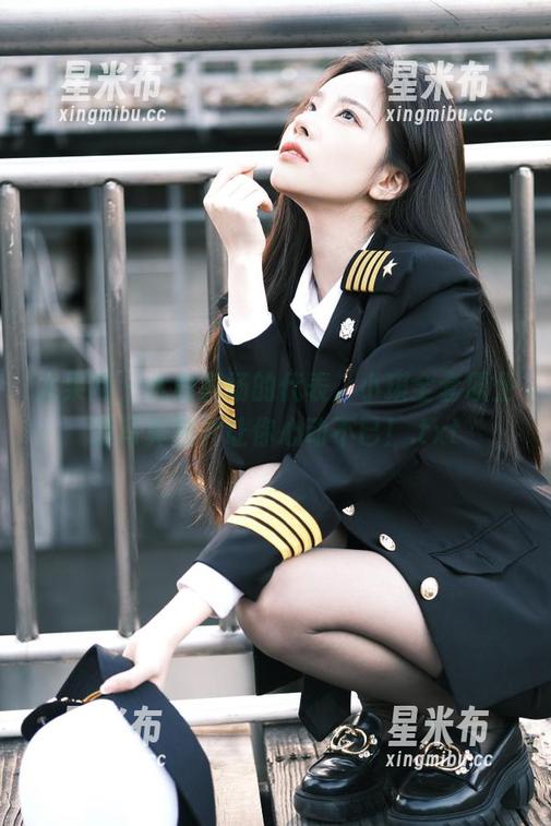 尤果网 - 优雅职场的代表，小琪全套职业装写真图片让你心动不已！.txt