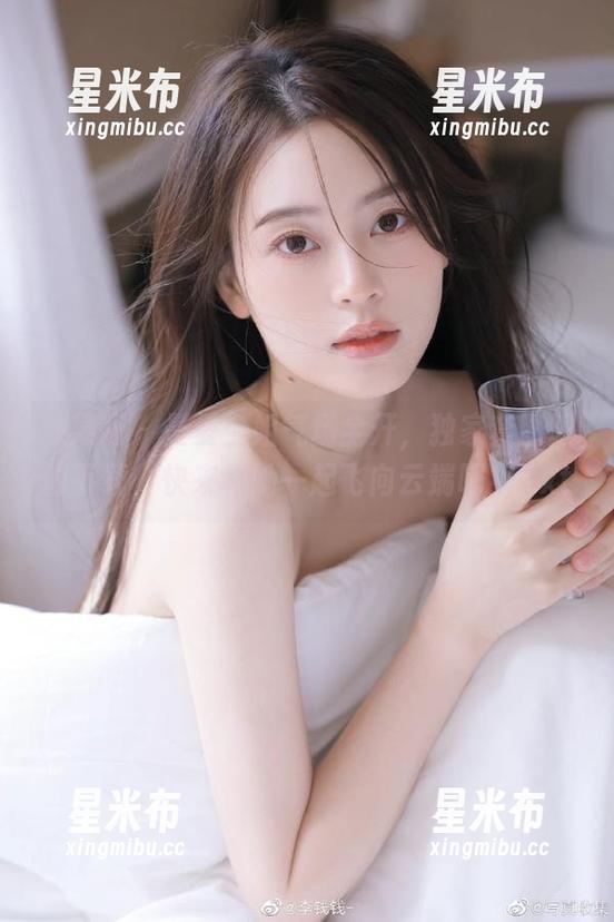 尤果网 - 曼曼空姐气场全开，独家套图限时下载，快来和她一起飞向云端吧！.txt
