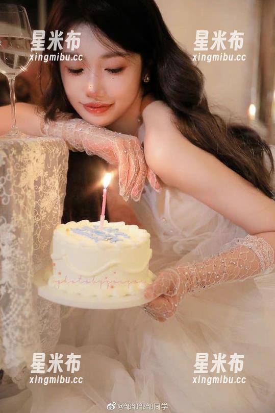 尤果网 - 李唯一厨娘美图更新，带你领略美食与美丽的完美结合！.txt