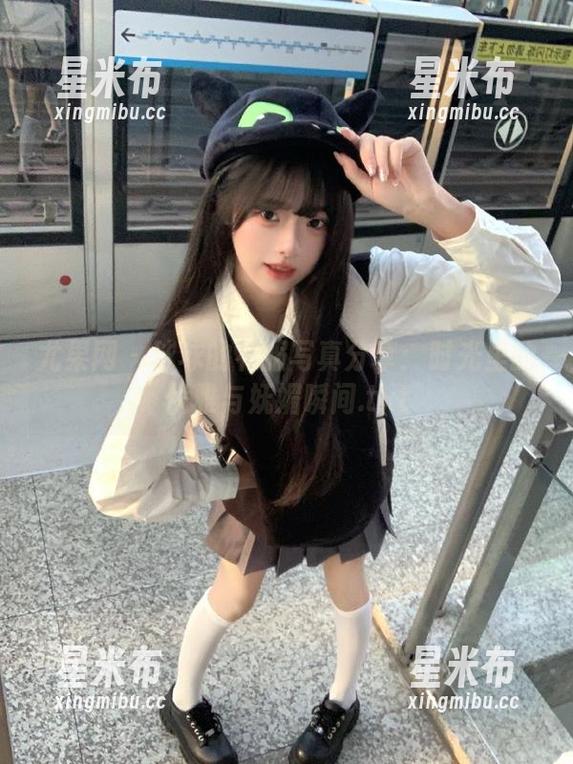 尤果网 - 球球的礼服写真分享：时光里的优雅与妩媚瞬间.txt