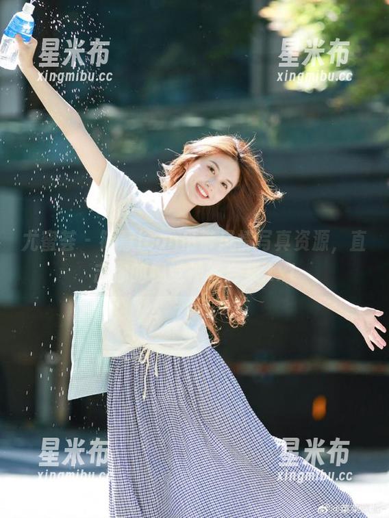 尤蜜荟 - 筱慧icon吊带风情写真资源，直击你的视觉神经合集.txt