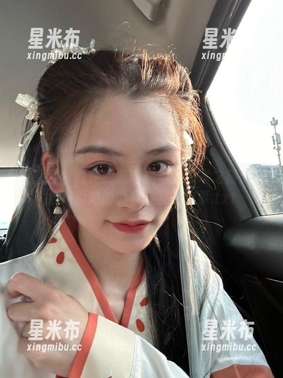 微密圈 - 就是阿朱啊温柔的艺术之旅：在线探索她的图集与视觉故事.txt