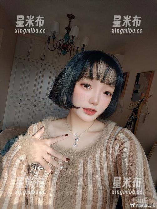 岛田云溪圣诞女郎图包：捕捉节日温暖与美丽瞬间的精美合集.txt