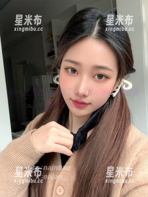 每一张照片都讲述了年年Nnian潜蓝的美丽与写真情怀.txt