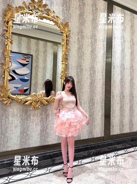 慕丝女郎倾情打造，沙发肉丝包臀裙美图，超高质感图包等你入手！.txt