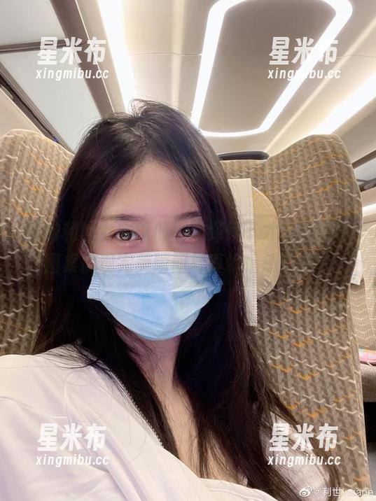 抖娘利世女主播倾情演绎线下才艺，写真图集展现完美瞬间与真挚情感！.txt