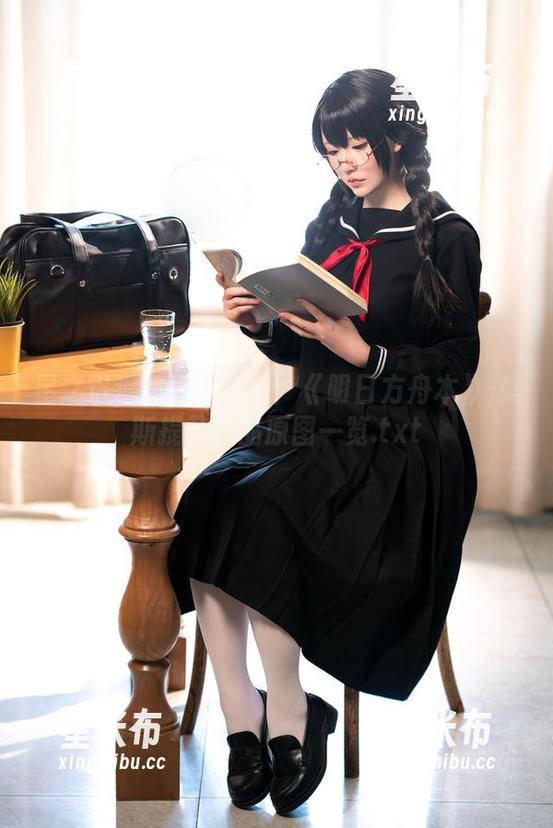 星之迟迟的灵感之源：《明日方舟本》-莫斯提马作品原图一览.txt