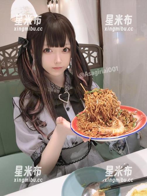 朝雾爱最新短裙COS风格，释放你的时尚潜能与个性魅力，尽情享受！.txt