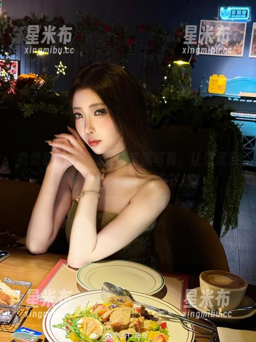 免费欣赏杏仁曲奇水手服写真，让你沉浸在青春与艺术的海洋中.txt
