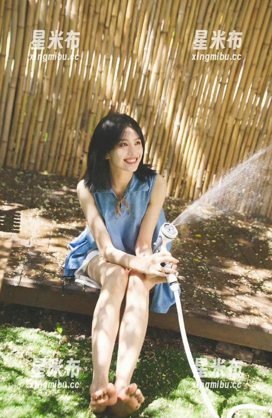 果团网 - 周大萌夏日写真资源：这就是盛夏的正确打开方式！.txt