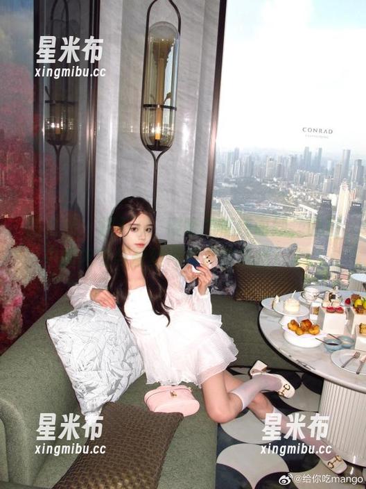 微密圈 - 揭开桃沢樱呀的清纯面纱，原图中的内衣与蕾丝内裤尽显风情！.txt