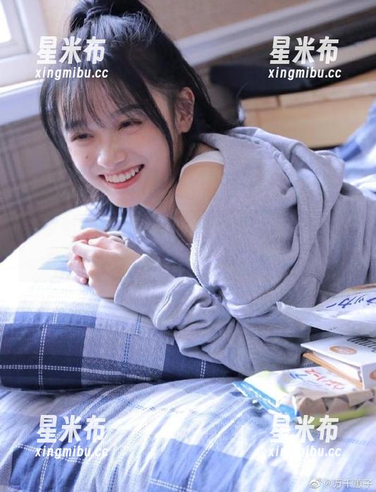 森萝财团 - 精彩不断！观看小七的裤里丝系列，欣赏她的极致图片艺术！.txt