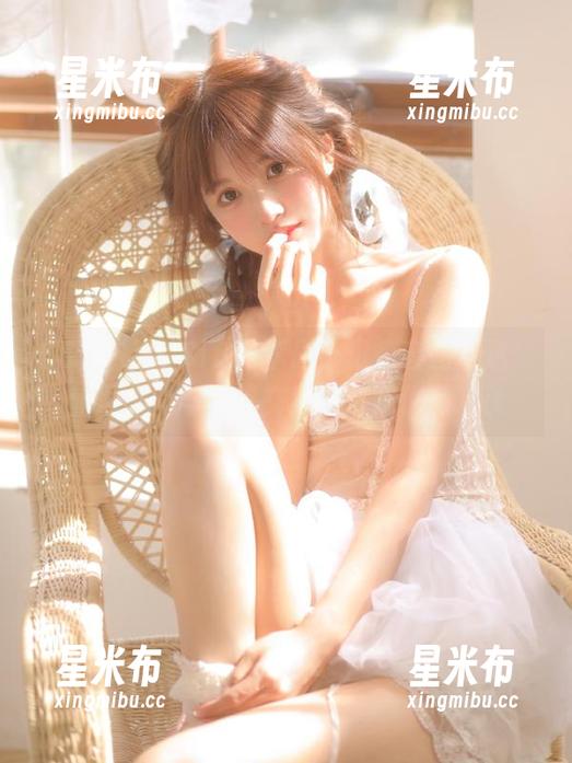 模范学院 - SiByl李思宁粉色套图精选：俯瞰时尚与柔情交织的艺术作品.txt