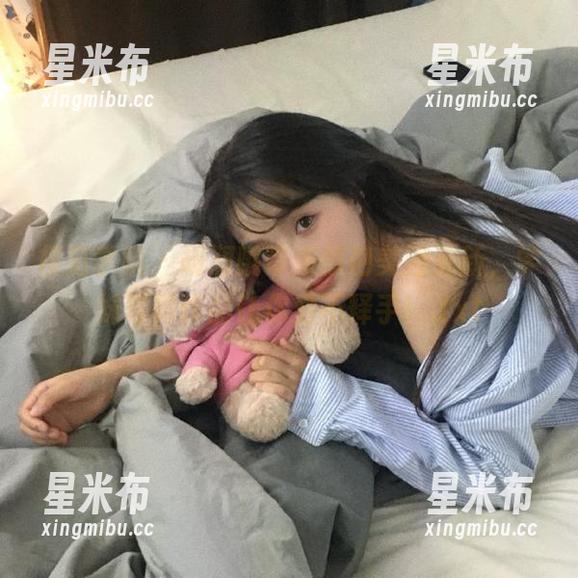 模范学院 - 胡润曦带来惊艳美图更新，学妹写真作品让你爱不释手！.txt