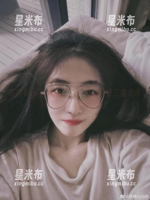 樱晚gigi 在樱晚gigi的全套写真中,感受二重奏带来的浪漫与幻想.txt