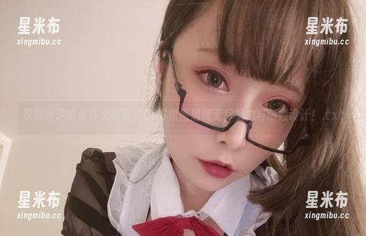次屁啦透明女仆大揭秘：COS原图展现无尽魅力与创意设计！.txt