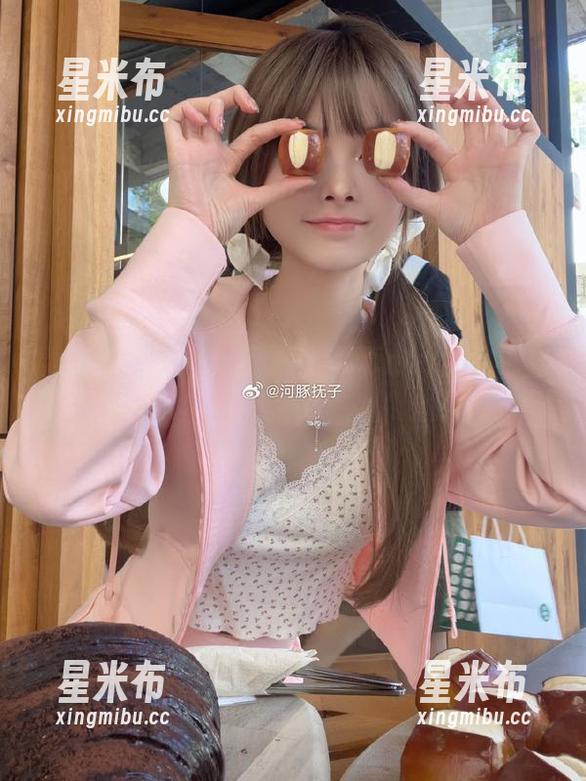重磅推出：河豚抚子JK写真cos作品，立刻下载感受她的魅力！.txt