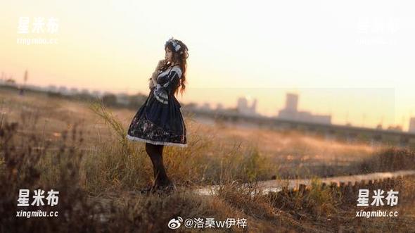 洛桑w伊梓 《洛桑w伊梓双人》摄影作品,真是让人感叹,感情与艺术之间的默契可以如此深邃。.txt