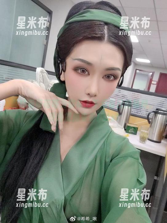 源纱希喵喵喵为你奉上午后春日的福利，原图震撼来袭！.txt