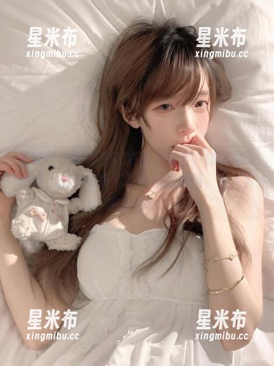 爱蜜社 - 张思允以海边为背景，捕捉动人瞬间，展示唯美写真作品的原图，让人留连忘返.txt