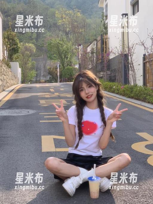爱蜜社 - 跟随张思允的脚步，免费JK图册带你重回美好校园时光！.txt