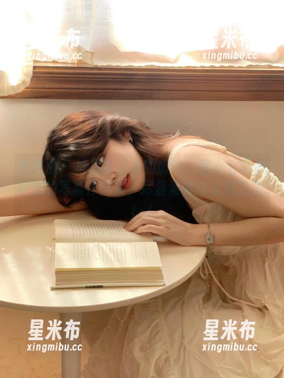 微密圈 - 捕捉夏日里的微笑：猪小七精心打造的写真作品集，尽显清爽与自然之美.txt