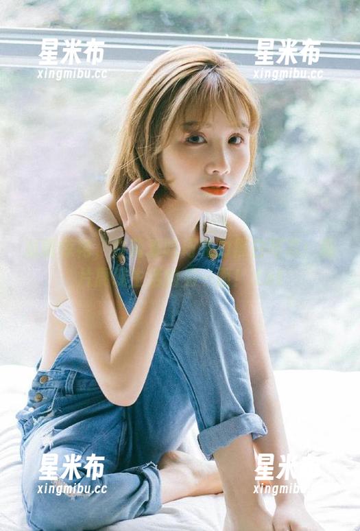 张嘴惊艳，白莉爱吃巧克力黑白写真：图片展现生活的另一面！.txt
