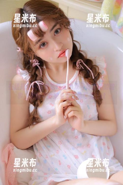 在线揭秘白莉爱吃巧克力双马尾背后的故事，美图中的她更显灵动可爱.txt