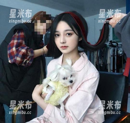 秀人网-yoo优优 秀人网 - yoo优优黑丝套图全面更新,带你领略她独特的时尚魅力与风姿!.txt