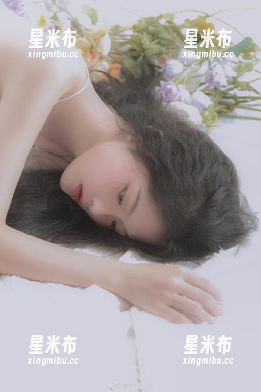 秀人网 - 双笙Alina写真新作更新：裸足的清新气息，带你走进她的世界！.txt