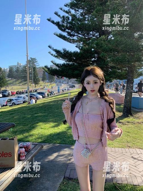 秀人网 - 定制你的海滩风采，奶芙乔乔泳装写真带你领略绝美夏日画卷！.txt