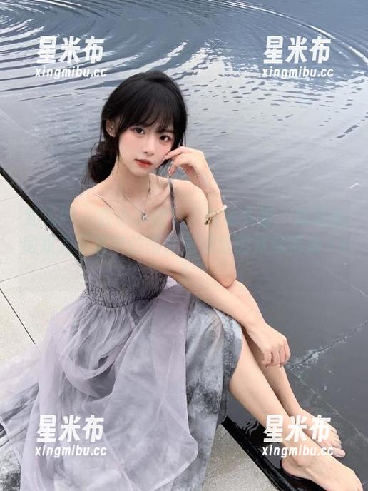 秀人网-小小白思宜 秀人网 - 在小小白思宜的镜头里:发现私房双人写真中的图片所蕴含的深刻情感.txt