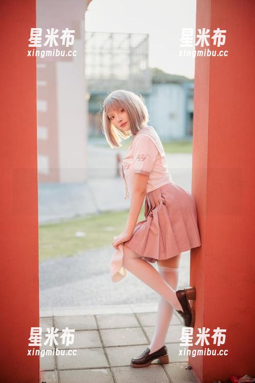 秀人网 - 高清图库线上展览：曦宝儿女王写真传递的自信与风采.txt
