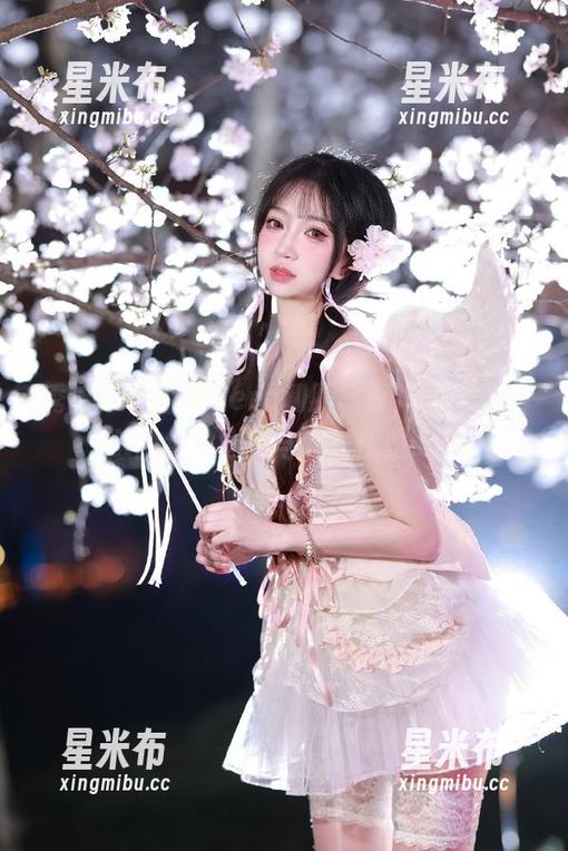 秀人网-白微Sera 秀人网 - 白微Sera和服写真,图库里绽放的经典之美与瞬间优雅.txt