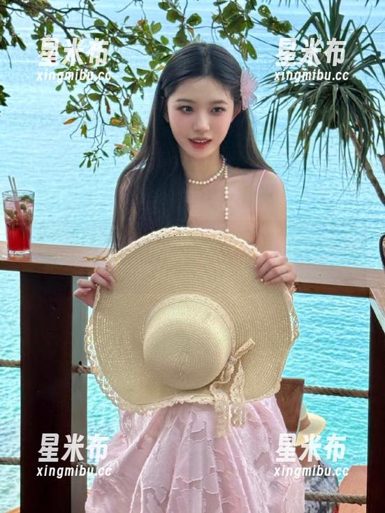 秀人网 - 走进美七的图库，发现她的复古棉袜作品之美.txt