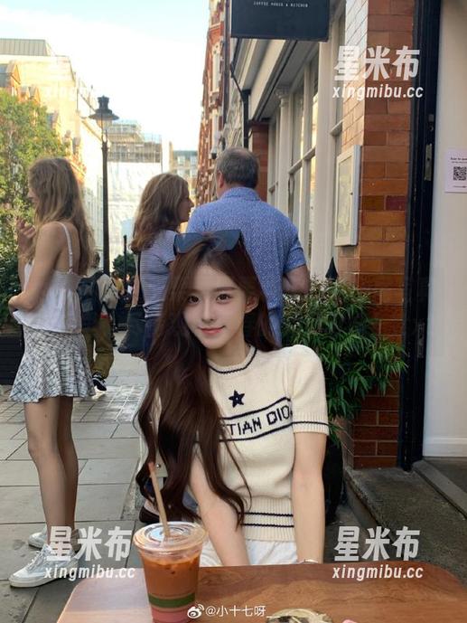 秀人网 - 艾栗栗栗栗栗栗吖的双马尾写真在这里，尽情观看青春的无尽可能！.txt