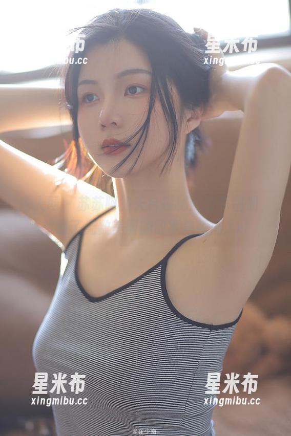 秀人网-苏苏阿 秀人网 - 苏苏阿的天台探秘:写真图册,解锁了无数美丽的故事与瞬间.txt