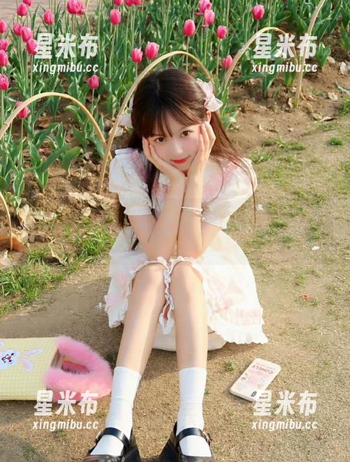 秀人网 - 蕾蕾醒了没学姐写真集分享，带你走进她的时尚生活与青春故事。.txt