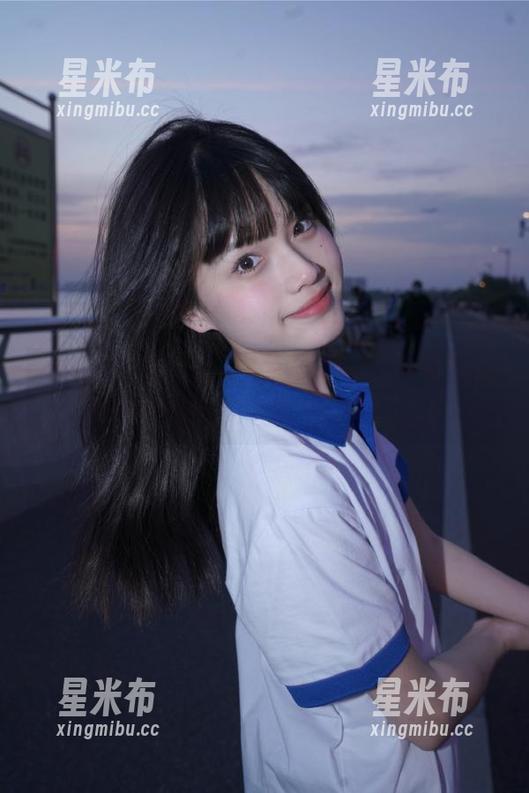 秀人网 - 黑白色彩之魅：谢小蒽写真图包呈现独特的艺术视角与情感表达.txt
