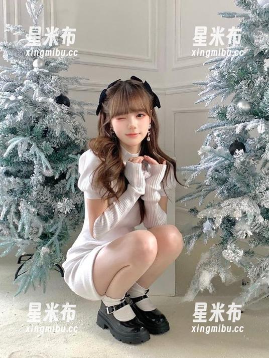 秀人网 - 在线发布陈念灵Vickyao双人写真作品合集，记录青春岁月的绚丽瞬间.txt