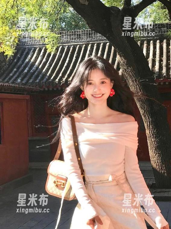 秀人网 - 黑麦子全新御姐写真合集：带你感受不一样的时尚与优雅.txt