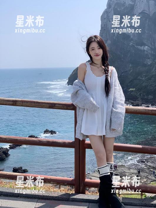 秀人网 - 感受龙籹cool夏日的气息，最新更新的写真作品集让你沉浸在温暖阳光中.txt