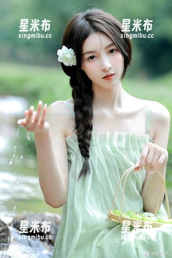 紧急企划-奶糖 紧急企划 - 奶糖白裙摄影精选图包:每一帧都是青春的绚丽绽放!.txt