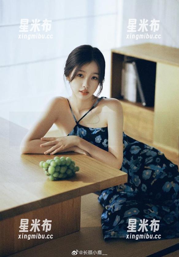 紧急企划 - 真实与透明：小恩无圣光写真合集，探索情感与美的交融.txt