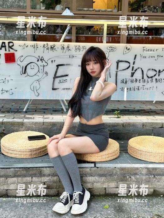 美媛馆-AngelaLee李玲 美媛馆 - 看AngelaLee李玲如何演绎比基尼风情,惊艳原图与优雅壁纸任你挑选!.txt