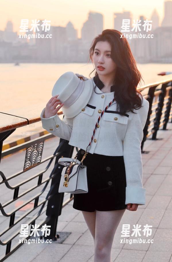 美媛馆-唐琪儿Beauty 美媛馆 - 夏日清凉时刻,唐琪儿Beauty泳装写真合集里的迷人照片分享.txt