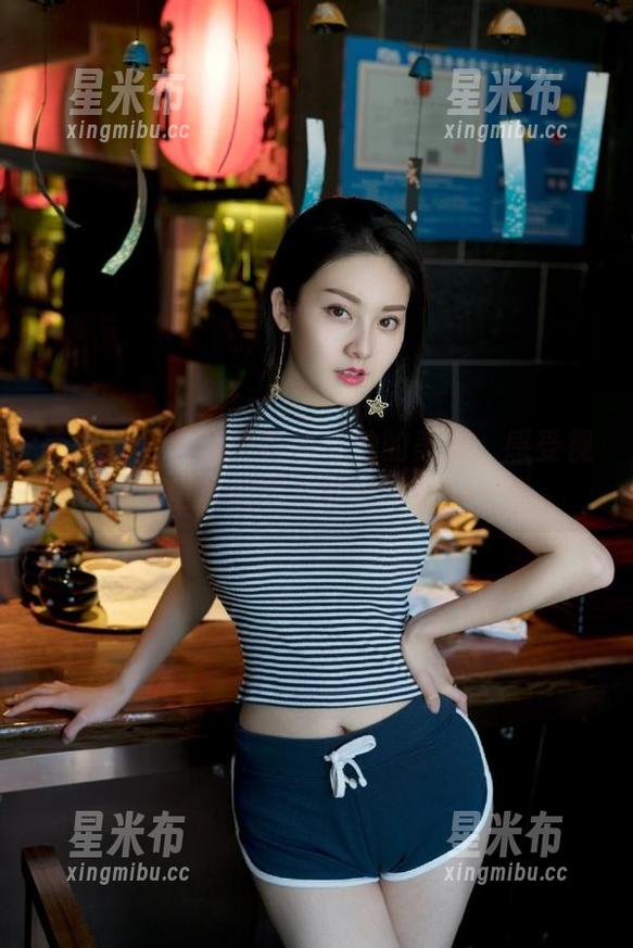 美媛馆 - 软软爱吃肉与她的美脚：感受视觉盛宴美图及壁纸专辑.txt