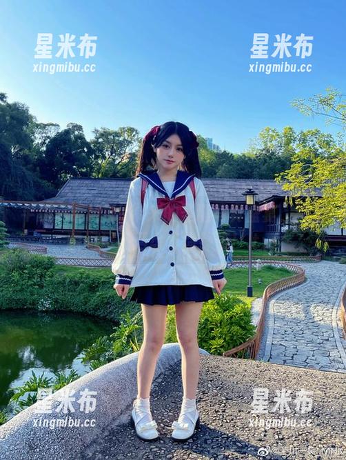 芊川一笑MNK带来的圣诞写真盛宴，甜蜜瞬间尽在网盘等你探索！.txt