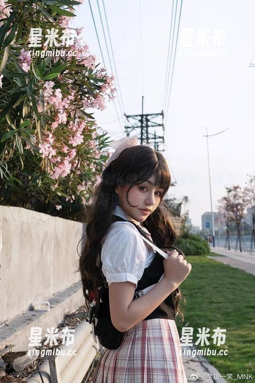 探索芊川一笑MNK的黑兽白精灵，叹为观止的写真艺术之美.txt