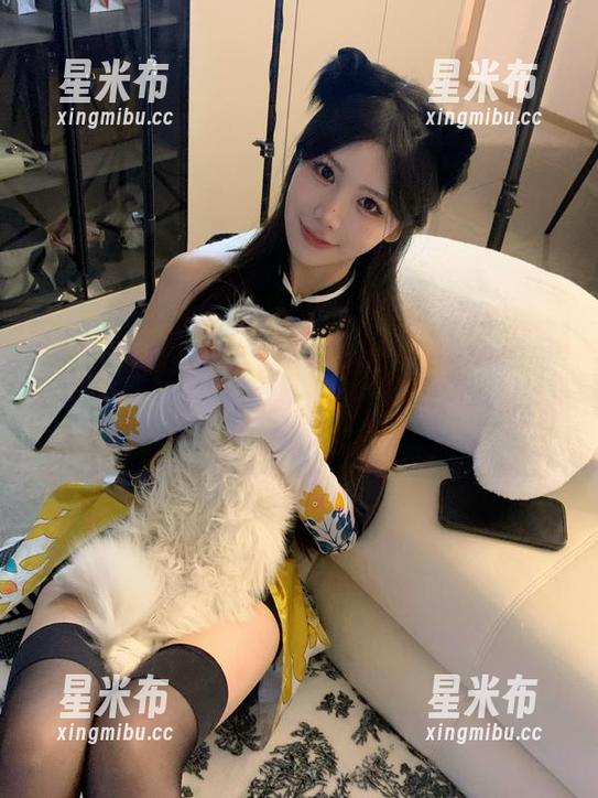 花漾show - 原图赏析：Abby李雅白衬衫的迷人气质，快来观看她的绝美写真.txt